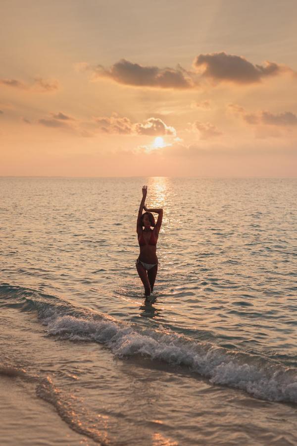 Sunrise By White Sand Dhigurah Dhigurah  Esterno foto