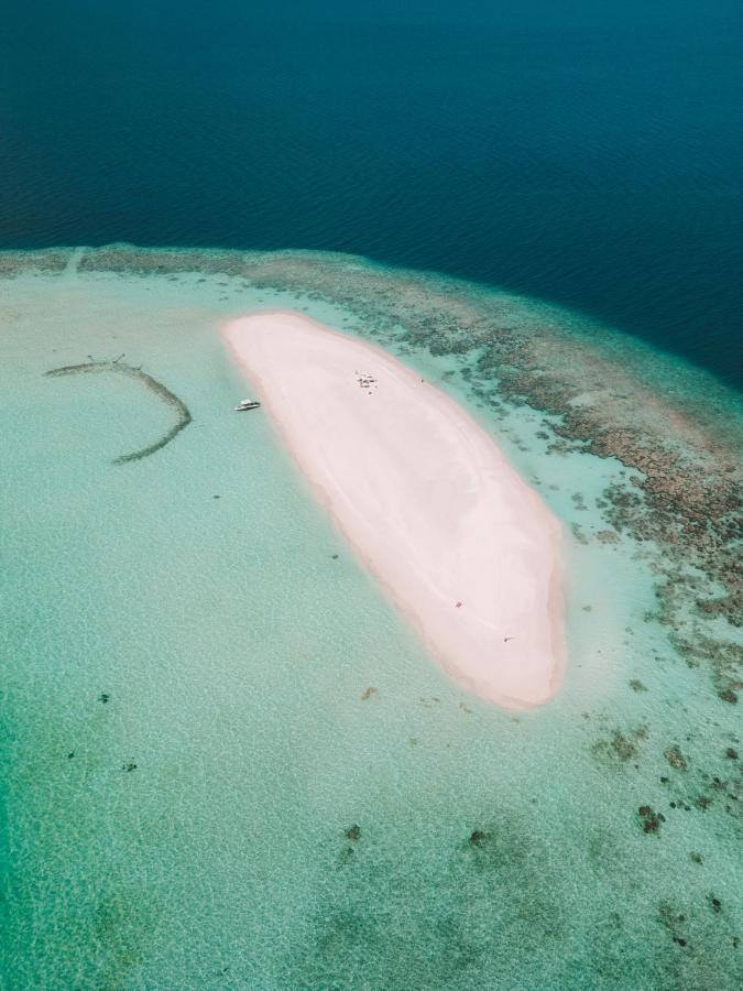 Sunrise By White Sand Dhigurah Dhigurah  Esterno foto