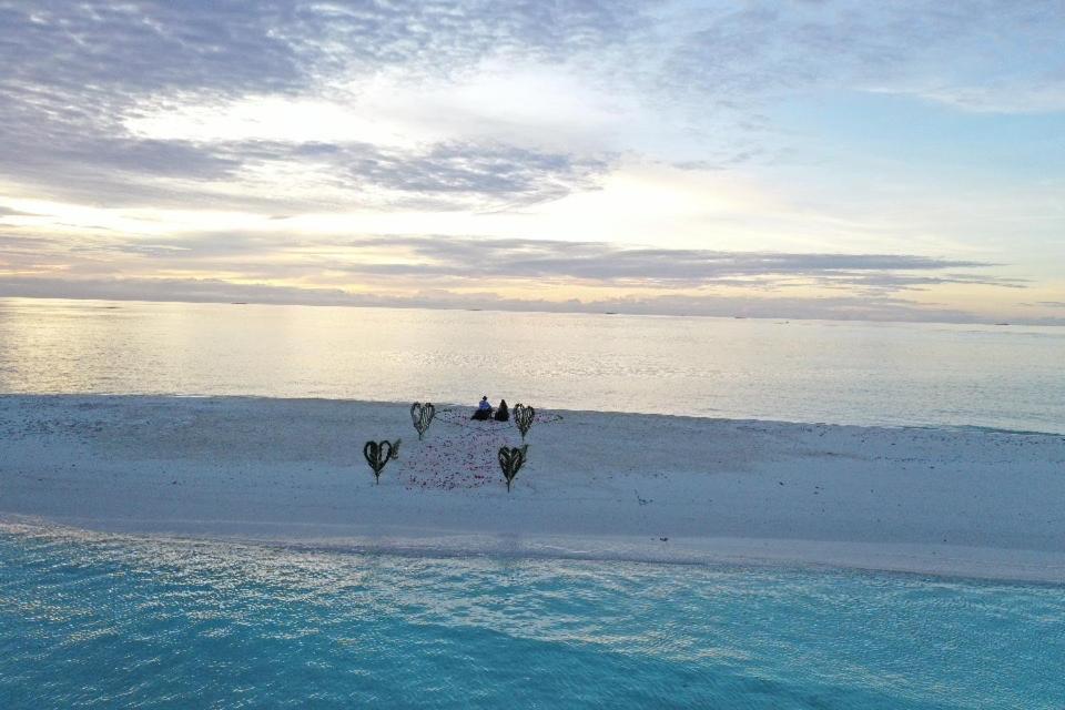 Sunrise By White Sand Dhigurah Dhigurah  Esterno foto