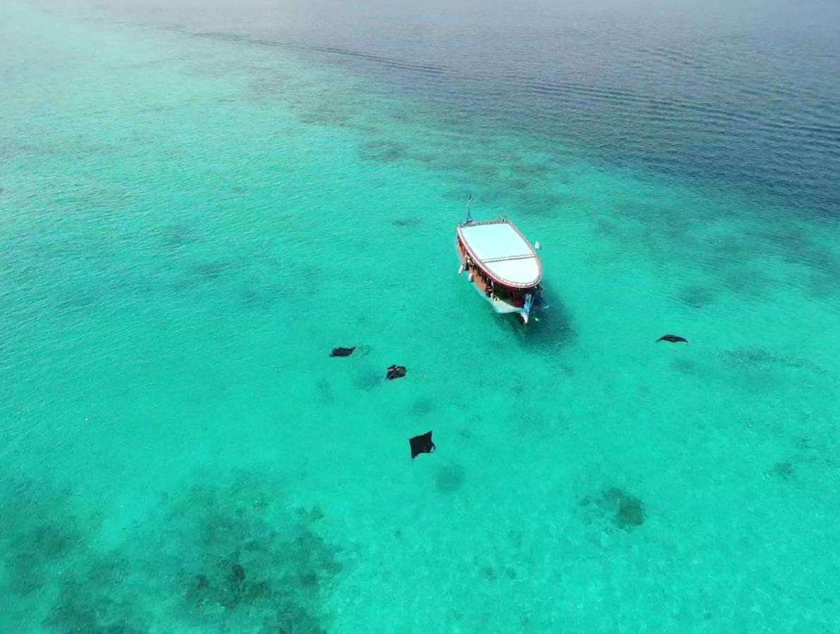 Sunrise By White Sand Dhigurah Dhigurah  Esterno foto
